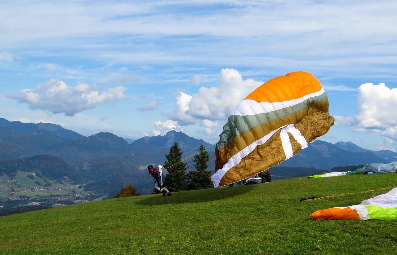 Quels sont les prix et les endroits recommandés pour réaliser un saut en parachute et vivre des sensations fortes ?